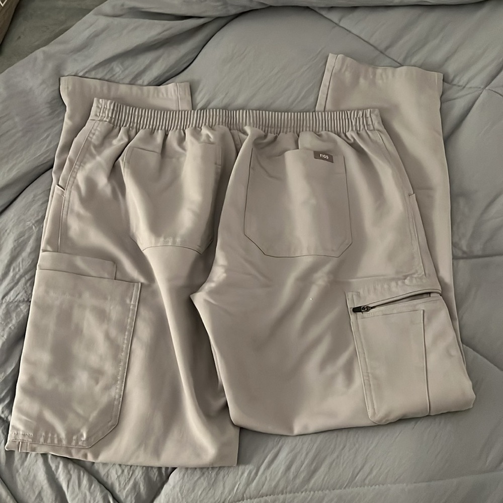 Figs Yola Women's Skinny Scrub Pants in Light Gray - Picture 5 of 5